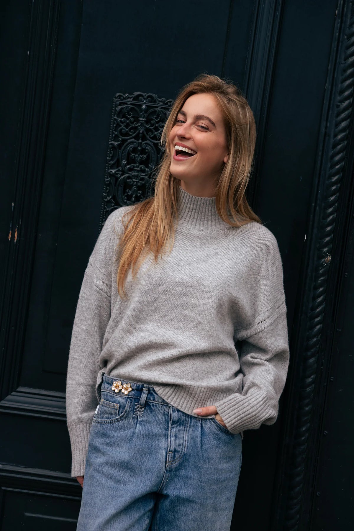 Flower White – Stylischer Jeans-Pin